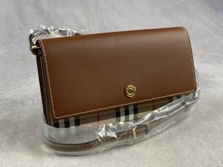 Lot 2  
            Nottingham Luxury Room - Delivery Only 

                
Burberry Olympia Bag (Damaged Strap) - Approx 25 x 13.5 x 4 cm RRP £590