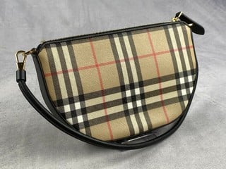 Lot 3  
            Nottingham Luxury Room - Delivery Only 

                
Burberry Hannah Strap Wallet - Approx 20.5 x 12 x 3 cm RRP £690
