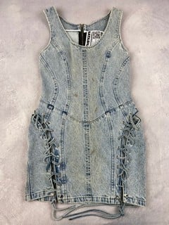 Lot 41  
            Nottingham Luxury Room - Delivery Only 

                
Natasha Zinko Denim Dress - Size M