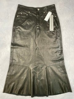 Lot 47  
            Nottingham Luxury Room - Delivery Only 

                
Rick Owens Godet Skirt, With Tags - Size 8 RRP £1,500