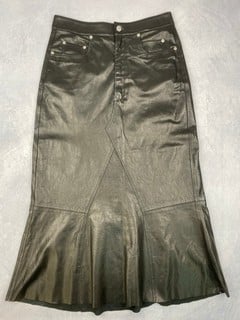Lot 48  
            Nottingham Luxury Room - Delivery Only 

                
Rick Owens Godet Skirt, With Tags - Size 8 RRP £1,500