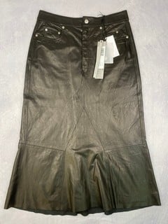 Lot 49  
            Nottingham Luxury Room - Delivery Only 

                
Rick Owens Godet Skirt, With Tags - Size 10 RRP £1,500