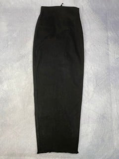 Lot 51  
            Nottingham Luxury Room - Delivery Only 

                
Rick Owens Lido S/S 24 Denim Pillar Skirt (Marks) - Size 8 RRP £625