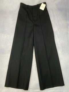 Lot 52  
            Nottingham Luxury Room - Delivery Only 

                
Carven Tr122 Straight Leg Trousers, With Tag - Size RRP £730