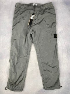 Lot 53  
            Nottingham Luxury Room - Delivery Only 

                
Stone Island Nylon 76 Trousers, With Tags - Size W36 RRP £525