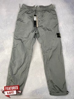 Lot 54  
            Nottingham Luxury Room - Delivery Only 

                
Stone Island Nylon 76 Trousers, With Tags - Size W30 RRP £525