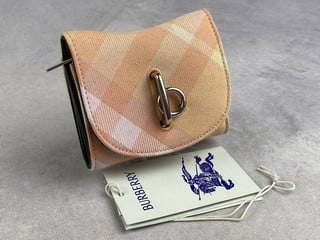 Lot 5  
            Nottingham Luxury Room - Delivery Only 

                
Burberry Rocking Compact Wallet, With Tags - Approx 11 x 9.5 cm RRP £590
