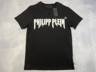 Lot 64  
            Nottingham Luxury Room - Delivery Only 

                
Phillip Plein Logo T-shirt, With Tags - Size S (VAT ONLY PAYABLE ON BUYERS PREMIUM)