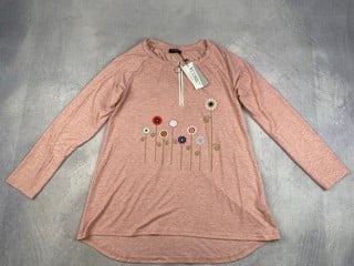 Lot 68  
            Nottingham Luxury Room - Delivery Only 

                
YCOSIC 1/4 Zip Top, With Tag - Size M (VAT ONLY PAYABLE ON BUYERS PREMIUM)