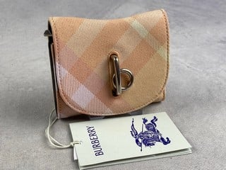 Lot 6  
            Nottingham Luxury Room - Delivery Only 

                
Burberry Rocking Compact Wallet, With Tags - Approx 11 x 9.5 cm RRP £590