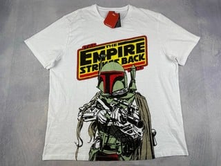 Lot 80  
            Nottingham Luxury Room - Delivery Only 

                
Next Empire Strikes Back T-Shirt, With Tags - Size XXXL 3XL (VAT ONLY PAYABLE ON ...