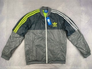 Lot 86  
            Nottingham Luxury Room - Delivery Only 

                
Adidas originals Zip Jacket, With Tags - Size L (VAT ONLY PAYABLE ON BUYERS PREMI...
