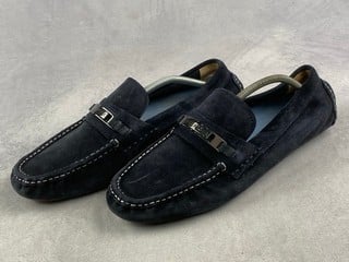 Lot 87  
            Nottingham Luxury Room - Delivery Only 

                
Tommy Hilfiger Loafers - Size Unknown Marked 12 But Are Smaller Could Be 10 (VAT ...