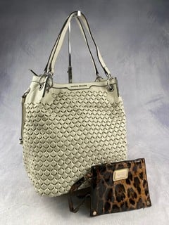 Lot 95  
            Nottingham Luxury Room - Delivery Only 

                
Karen Millen Bag, Approx. 27x30x29cm And Dune Zip Pouch (VAT ONLY PAYABLE ON BUYE...