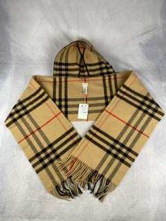 Lot 9  
            Nottingham Luxury Room - Delivery Only 

                
Burberry Hooded Cashmere Scarf - 210 x 30 cm RRP £590