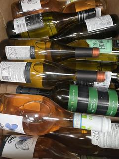 Lot 100  
            Chesterfield SR40 - Collection or Optional Home Delivery 

                
12 X ASSORTED BOTTLES OF WINE TO INCLUDE THE HOWLING'S, ALMA MORA AND RHEINHESSEN...