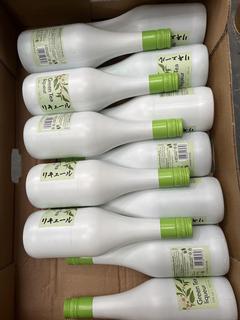 Lot 126  
            Chesterfield SR40 - Collection or Optional Home Delivery 

                
12 X BOTTLES OF GREEN TEA LIQUEUR 700ML ABV 15% (LOCATION: SR40)(WE OPERATE A CHA...