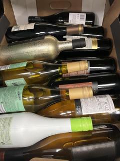 Lot 127  
            Chesterfield SR40 - Collection or Optional Home Delivery 

                
12 X ASSORTED BOTTLES TO INCLUDE THE HOWLING'S, VACQUEYRAS AND ALMA MORA (LOCATIO...