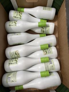 Lot 148  
            Chesterfield SR40 - Collection or Optional Home Delivery 

                
12 X BOTTLES OF GREEN TEA LIQUEUR 700ML ABV 15% (LOCATION: SR40)(WE OPERATE A CHA...