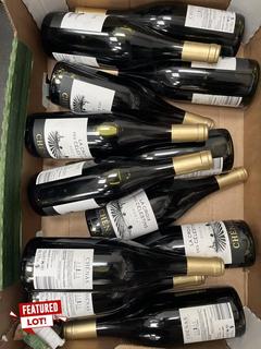Lot 19  
            Chesterfield SR40 - Collection or Optional Home Delivery 

                
12 X BOTTLES OF LA CROIX DES CELESTINES CHENAS (LOCATION: SR40)(WE OPERATE A CHAL...