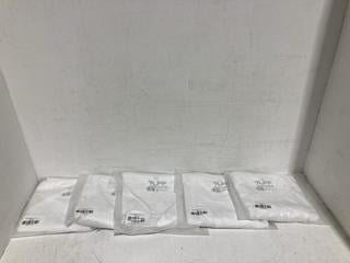 Lot 1074  
            Birmingham SR108 - Parcel Delivery Only 

                
10 X MIXED TUFF STRAPS TO INCLUDE TUFF DOUBLE PLY ELBOW SLEEVES ALL BLACK 2XL