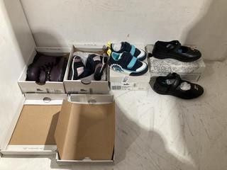 Lot 1079  
            Birmingham SR108 - Parcel Delivery Only 

                
4 X JOHN LEWIS & PARTNERS ITEMS TO INCLUDE CLARK TIDAL 2 GLOW T KIDS TRAINERS SIZ...