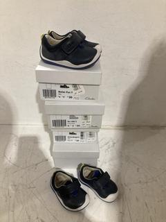 Lot 1088  
            Birmingham SR108 - Parcel Delivery Only 

                
5 X JOHN LEWIS & PARTNERS ITEMS TO INCLUDE CLARKS DARK BLUE STRAP UP TRAINER SIZE...