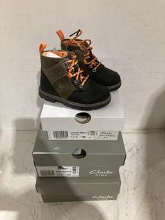 Lot 1089  
            Birmingham SR108 - Parcel Delivery Only 

                
4 X JOHN LEWIS & PARTNERS ITEMS TO INCLUDE LORCAM HIKE T ARMY GREEN KIDS BOOTS SI...