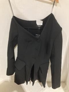 Lot 1103  
            Birmingham SR108 - Parcel Delivery Only 

                
3 X JOHN LEWIS & PARTNERS WOMEN'S CLOTHING TO INCLUDE LEVIS STRAUSS & CO LOOSE CA...