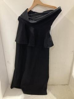 Lot 1110  
            Birmingham SR108 - Parcel Delivery Only 

                
JOHN LEWIS & PARTNERS ELLIATT SONNET COCKTAIL DRESS BLACK SIZE UK S ORIGINAL RRP ...