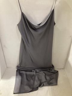 Lot 1113  
            Birmingham SR108 - Parcel Delivery Only 

                
JOHN LEWIS & PARTNERS MARELLA CINTO GYMI DRESS GRAY SIZE UK 18 ORIGINAL RRP £184 ...