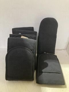 Lot 1150  
            Birmingham SR108 - Parcel Delivery Only 

                
BOX OF JOHN LEWIS & PARTNERS ITEMS TO INCLUDE DOUBLE OVEN GLOVES (440010)