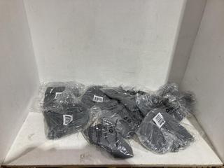 Lot 218  
            Birmingham SR108 - Parcel Delivery Only 
                
13 X CLASSIC KNIT BEANIES IN GREY