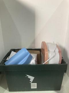 Lot 319  
            Birmingham SR108 - Parcel Delivery Only 

                
BOX OF ITEMS TO INCLUDE AIR PUMP MODEL NO-HT-205B