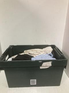 Lot 338  
            Birmingham SR108 - Parcel Delivery Only 

                
BOX OF LADIES CLOTHING IN VARIOUS STYLES & SIZES
