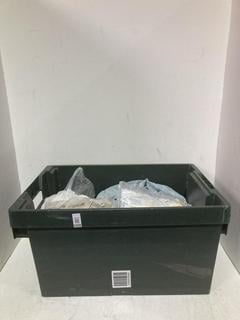 Lot 343  
            Birmingham SR108 - Parcel Delivery Only 

                
BOX OF LADIES CLOTHING IN VARIOUS STYLES & SIZES