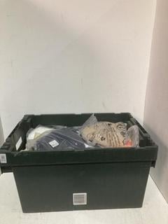 Lot 346  
            Birmingham SR108 - Parcel Delivery Only 

                
BOX OF LADIES CLOTHING IN VARIOUS STYLES & SIZES