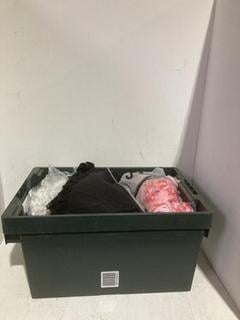 Lot 350  
            Birmingham SR108 - Parcel Delivery Only 

                
BOX OF LADIES CLOTHING IN VARIOUS STYLES & SIZES