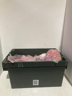 Lot 353  
            Birmingham SR108 - Parcel Delivery Only 
                
BOX OF LADIES CLOTHING IN VARIOUS STYLES & SIZES