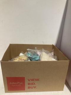 Lot 358  
            Birmingham SR108 - Parcel Delivery Only 
                
BOX OF LADIES CLOTHING IN VARIOUS STYLES & SIZES