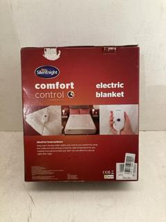 Lot 435  
            Birmingham SR108 - Parcel Delivery Only 
                
BOX OF BEDDING TO INCLUDE WATERPROOF TERRY MATTRESS PROTECTOR
