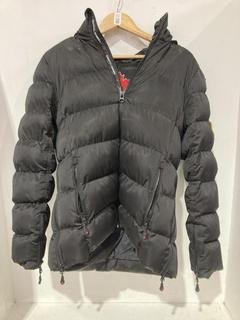 Lot 502  
            Birmingham SR108 - Parcel Delivery Only 

                
ZAVETTI CANADA PUFFER JACKET IN BLACK ORIGINAL RRP £130