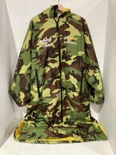 Lot 509  
            Birmingham SR108 - Parcel Delivery Only 

                
NUCLEAR RACES BRANDED LONG SLEEVE CAMOUFLAGE DRYROBE SIZE UK L ORIGINAL RRP £160