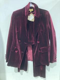 Lot 518  
            Birmingham SR108 - Parcel Delivery Only 

                
LUV FOREVER VELVET DOUBLE-BREASTED BLAZER SIZE UK 8 ORIGINAL RRP £183