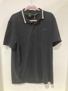 Lot 525  
            Birmingham SR108 - Parcel Delivery Only 

                
HUGO BOSS MEN'S REGULAR FIT BLACK POLO T-SHIRT ORIGINAL RRP £100