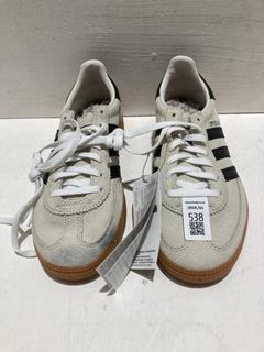 Lot 538  
            Birmingham SR108 - Parcel Delivery Only 

                
ADIDAS ORIGINALS HANDBALL SPEZIAL TRAINERS