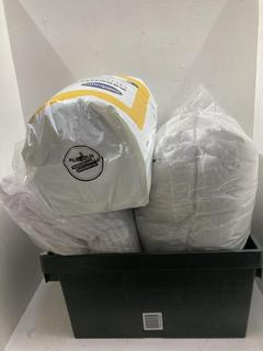 Lot 553  
            Birmingham SR108 - Parcel Delivery Only 
                
BOX OF ITEMS TO INCLUDE SILENTNIGHT ESSENTIALS DUVET