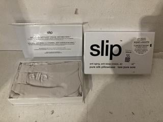 Lot 55  
            Birmingham SR108 - Parcel Delivery Only 
                
2 X JOHN LEWIS & PARTNERS & PARTNERS SLIP PURE SILK ZIPPERED PILLOW CASE, WHITE T...