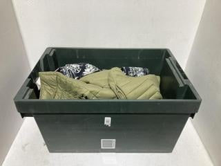 Lot 560  
            Birmingham SR108 - Parcel Delivery Only 

                
BOX OF LADIES SHOES IN VARIOUS STYLES & SIZES