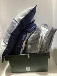 Lot 563  
            Birmingham SR108 - Parcel Delivery Only 

                
BOX OF ITEMS TO INCLUDE SILENT NIGHT KING SIZE PILLOW